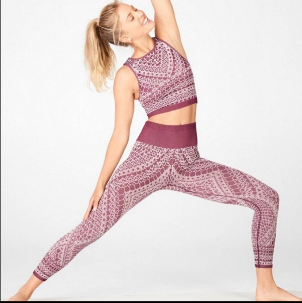Fabletics Veranda Seamless Top and Leggings workout set- Small burgundy